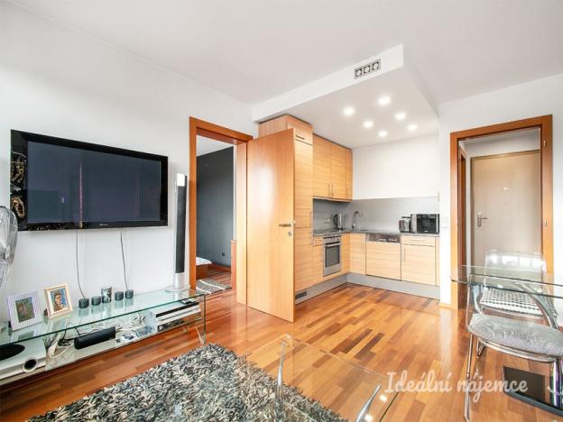 Pronájem bytu 2+kk, Praha - Vysočany, Podnádražní, 45 m2