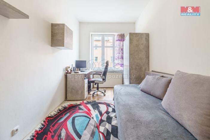 Prodej bytu 4+1, Karlovy Vary - Dvory, Chebská, 85 m2