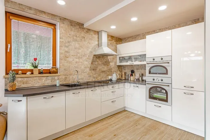 Prodej rodinného domu, Roztoky, Zvoncová, 162 m2