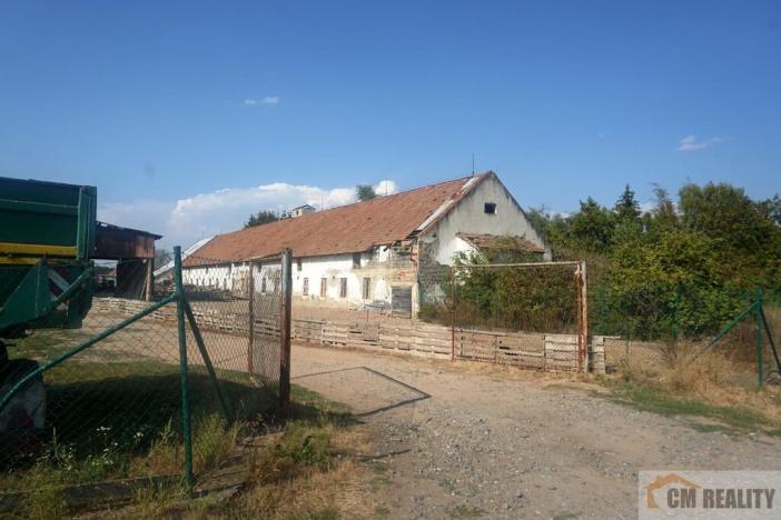 Prodej zemědělského objektu, Uhřičice, 1680 m2