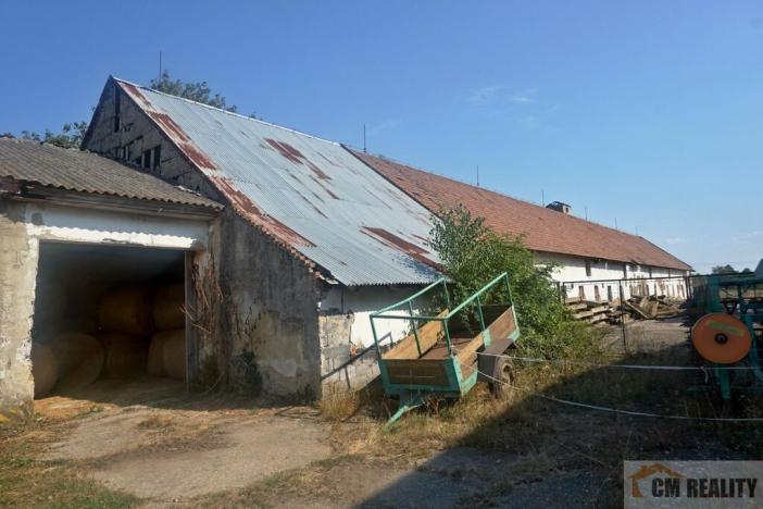 Prodej zemědělského objektu, Uhřičice, 1680 m2