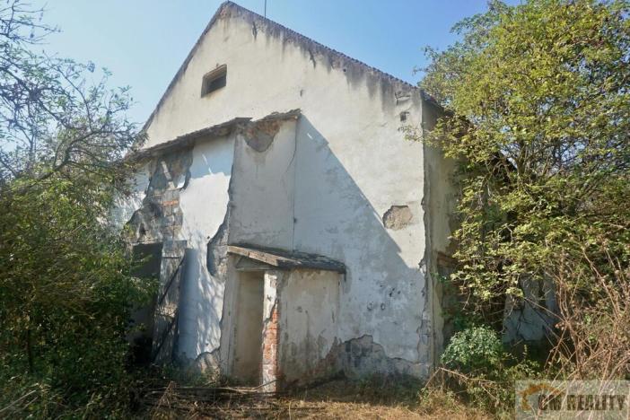 Prodej zemědělského objektu, Uhřičice, 1680 m2