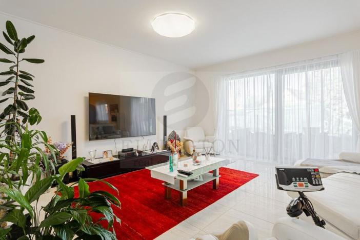 Prodej rodinného domu, Ohrobec, V zahrádkách, 226 m2