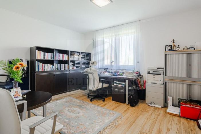 Prodej rodinného domu, Ohrobec, V zahrádkách, 226 m2