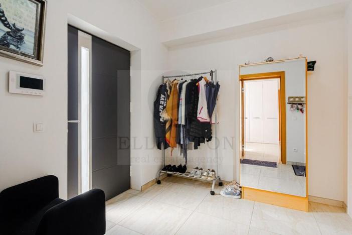 Prodej rodinného domu, Ohrobec, V zahrádkách, 226 m2