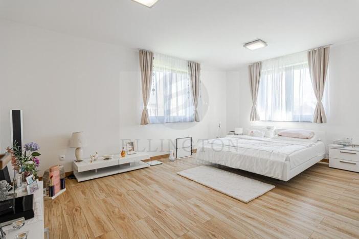 Prodej rodinného domu, Ohrobec, V zahrádkách, 226 m2