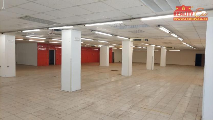 Pronájem obchodního prostoru, Náchod, Karlovo náměstí, 500 m2