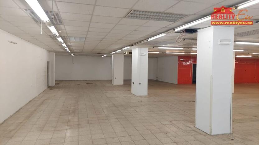 Pronájem obchodního prostoru, Náchod, Karlovo náměstí, 500 m2