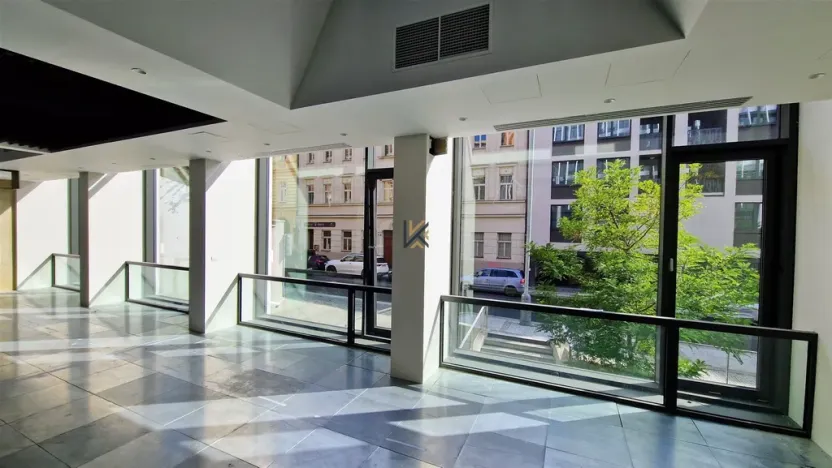 Pronájem kanceláře, Praha - Smíchov, Holečkova, 345 m2