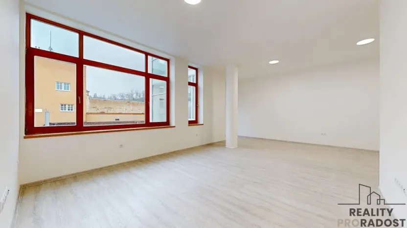 Prodej bytu 2+kk, Třebíč - Vnitřní Město, Karlovo nám., 80 m2