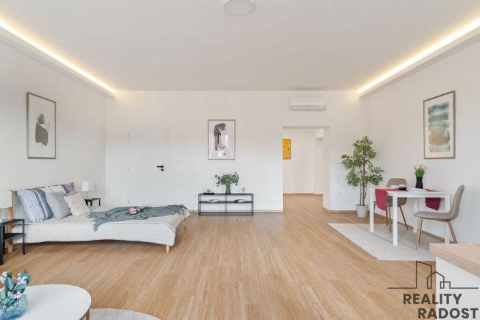 Prodej atypického bytu, Třebíč - Vnitřní Město, Karlovo nám., 189 m2