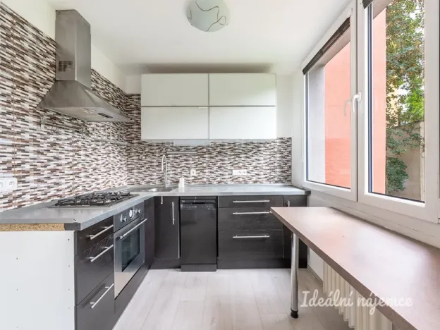 Pronájem bytu 3+1, Praha - Kobylisy, Košťálkova, 66 m2