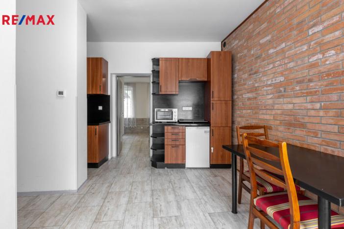 Prodej vícegeneračního domu, Dalovice, 278 m2