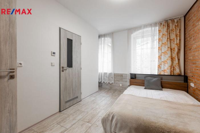 Prodej vícegeneračního domu, Dalovice, 278 m2