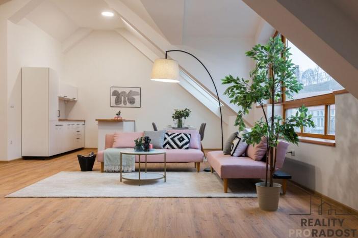 Prodej bytu 4+1, Třebíč - Vnitřní Město, Karlovo nám., 136 m2