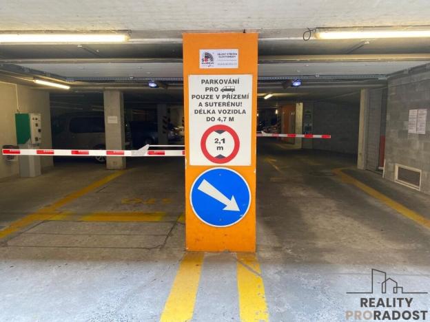 Pronájem garážového stání, Olomouc, Koželužská, 16 m2