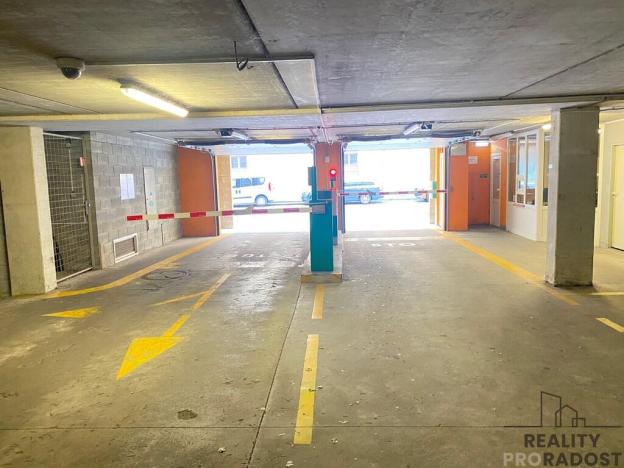 Pronájem garážového stání, Olomouc, Koželužská, 16 m2