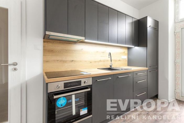 Prodej bytu 1+kk, Žirovnice, Havlíčkovo náměstí, 30 m2