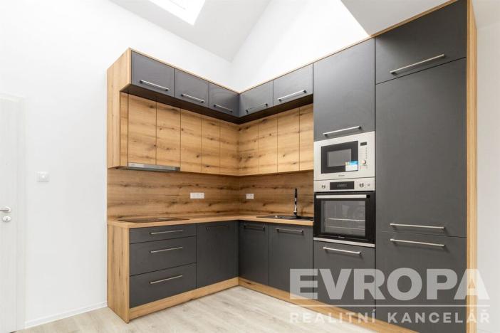 Prodej bytu 2+kk, Žirovnice, Havlíčkovo náměstí, 52 m2