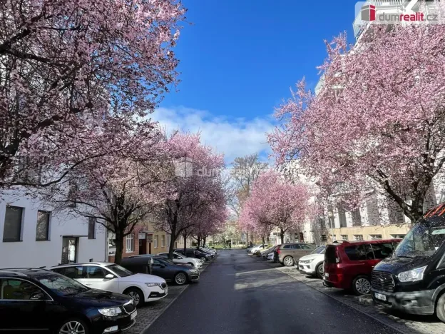 Pronájem bytu 2+kk, Zlín, Sadová, 51 m2