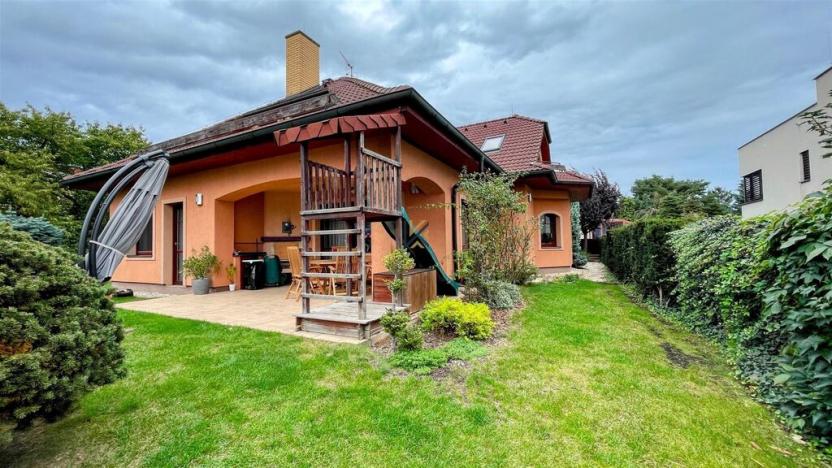 Prodej rodinného domu, Praha - Horní Počernice, Krahulčí, 388 m2