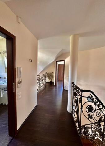 Prodej rodinného domu, Nová Role - Mezirolí, 310 m2