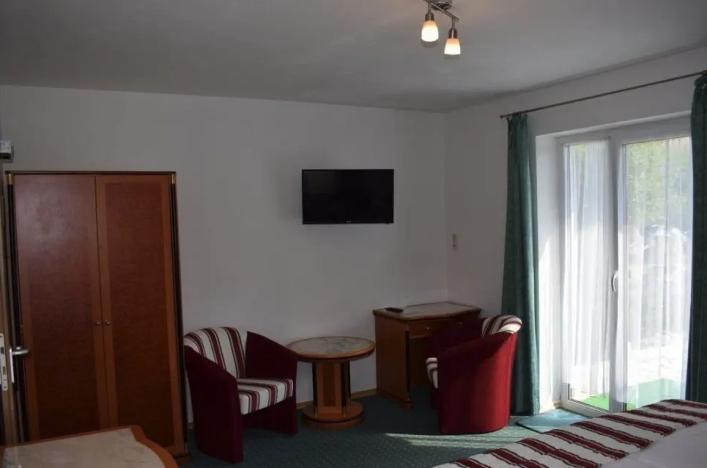 Prodej rodinného domu, Neualbenreuth,Německo, 2136 m2