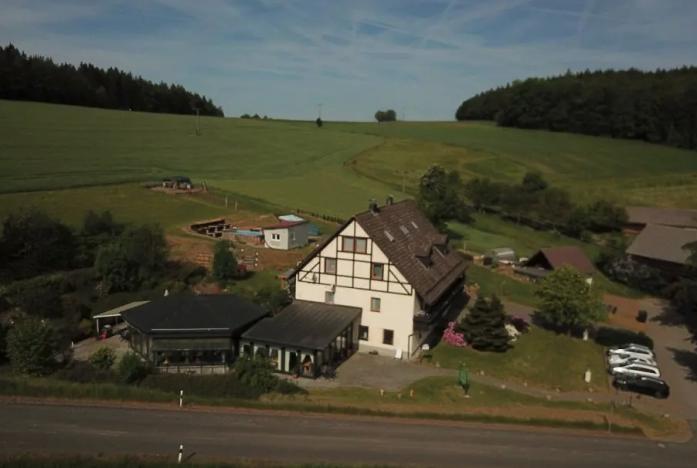 Prodej rodinného domu, Neualbenreuth,Německo, 2136 m2