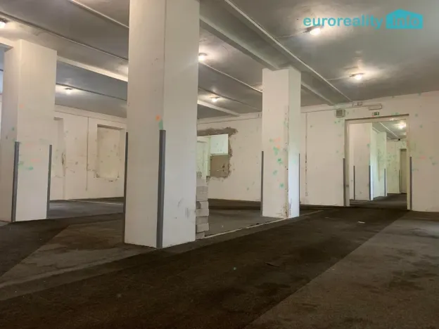 Pronájem skladu, Karlovy Vary, Sokolovská, 750 m2