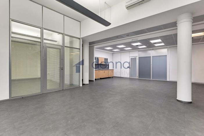 Pronájem kanceláře, Praha - Karlín, Křižíkova, 388 m2