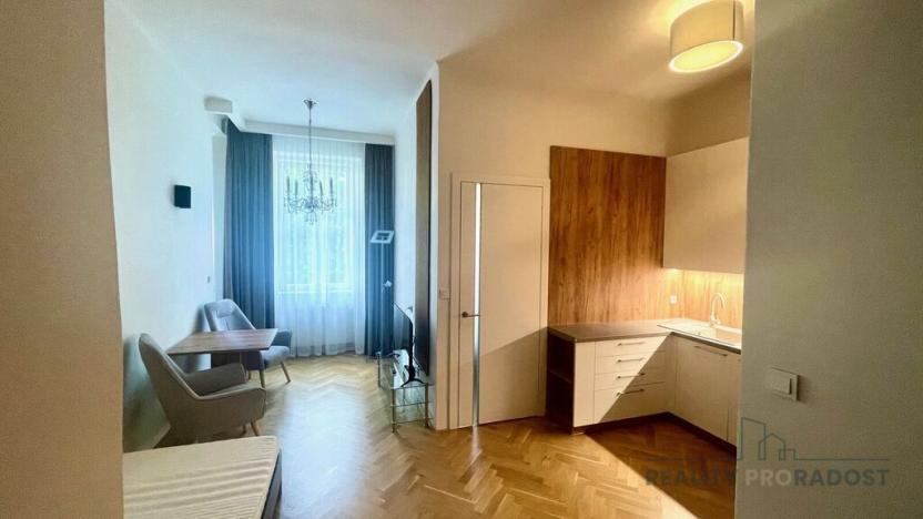 Pronájem bytu 2+kk, Praha - Holešovice, Schnirchova, 45 m2