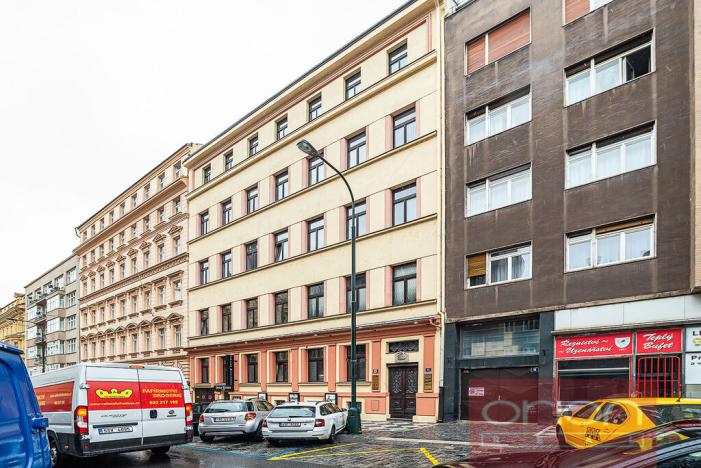 Pronájem garážového stání, Praha - Nové Město, Štěpánská, 12 m2