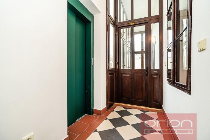 Pronájem garážového stání, Praha - Nové Město, Štěpánská, 12 m2