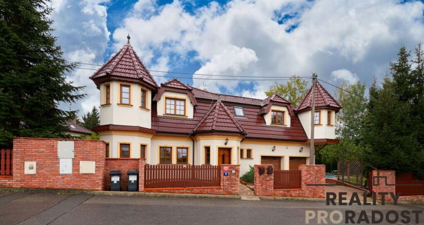 Prodej rodinného domu, Praha - Horní Počernice, Dobrošovská, 250 m2