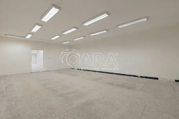 Pronájem obchodního prostoru, Nový Jičín, Masarykovo nám., 500 m2