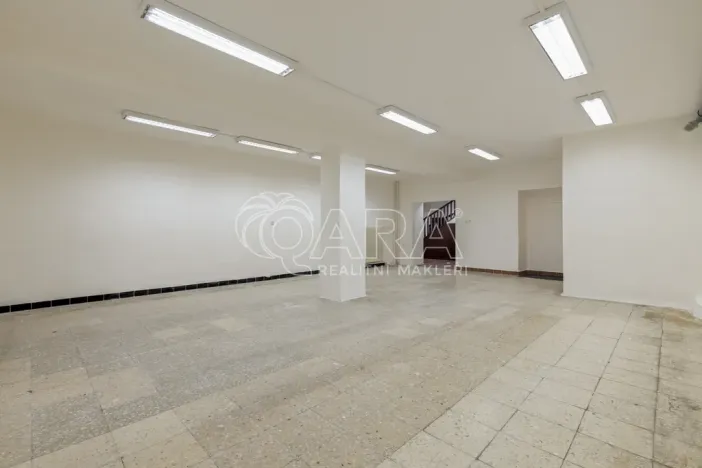 Pronájem obchodního prostoru, Nový Jičín, Masarykovo nám., 500 m2
