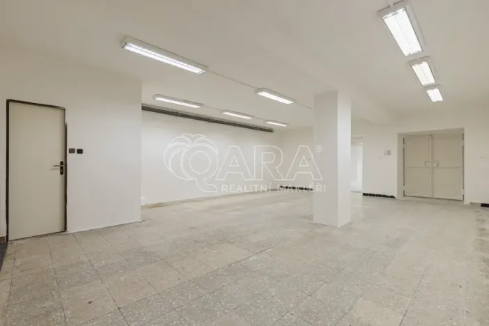 Pronájem obchodního prostoru, Nový Jičín, Masarykovo nám., 500 m2