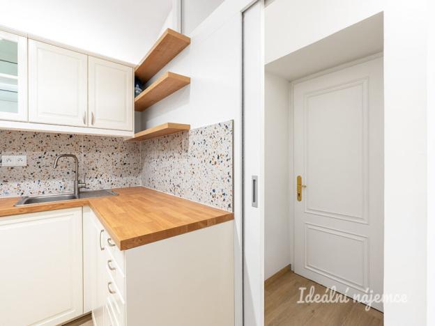 Pronájem bytu 2+kk, Praha - Bubeneč, Ovenecká, 30 m2
