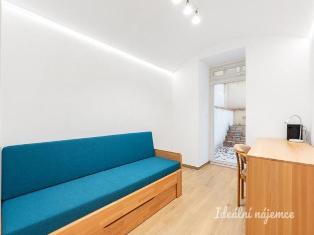 Pronájem bytu 2+kk, Praha - Bubeneč, Ovenecká, 30 m2