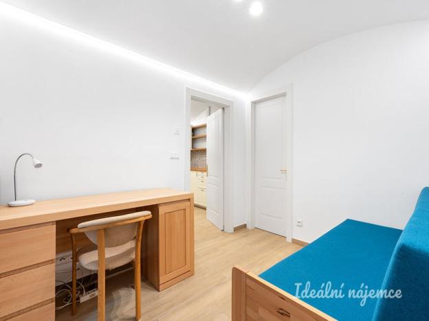 Pronájem bytu 2+kk, Praha - Bubeneč, Ovenecká, 30 m2