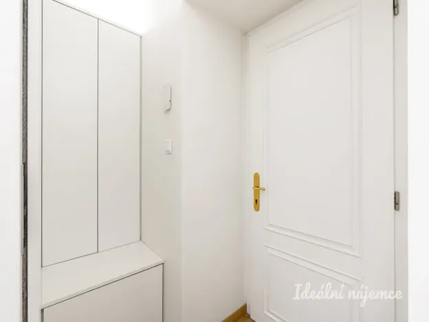 Pronájem bytu 2+kk, Praha - Bubeneč, Ovenecká, 30 m2