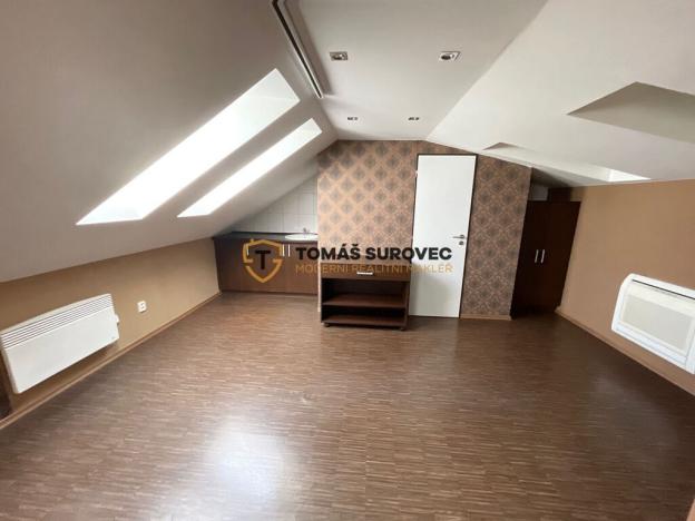 Pronájem komerční, Valašské Klobouky, Masarykovo náměstí, 28 m2