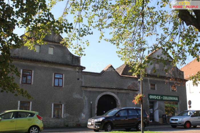 Prodej historického objektu, Bystřice, Ješutovo náměstí, 673 m2
