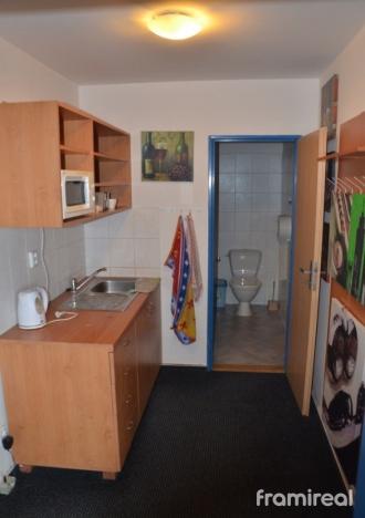 Pronájem kanceláře, Střelice, Ostopovická, 72 m2