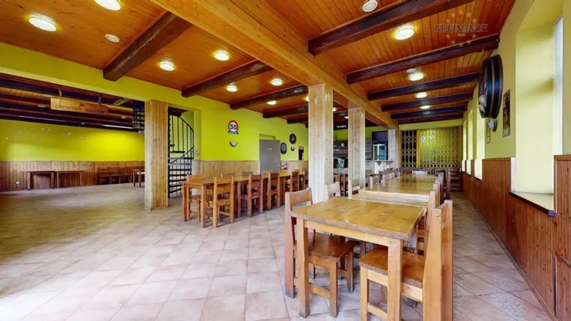 Prodej obchodního prostoru, Kralupy nad Vltavou - Mikovice, Lidové nám., 671 m2