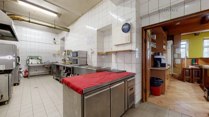 Prodej obchodního prostoru, Kralupy nad Vltavou - Mikovice, Lidové nám., 671 m2