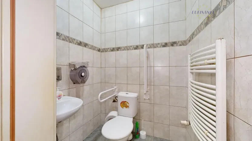 Prodej obchodního prostoru, Kralupy nad Vltavou - Mikovice, Lidové nám., 671 m2