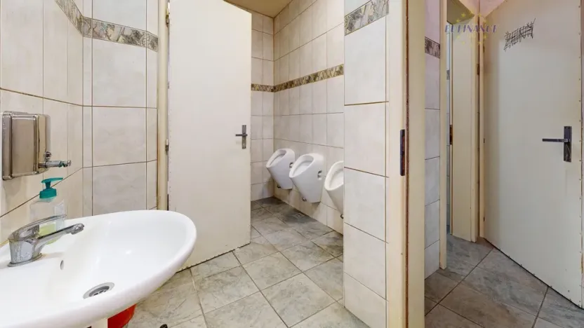 Prodej obchodního prostoru, Kralupy nad Vltavou - Mikovice, Lidové nám., 671 m2