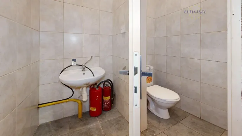 Prodej obchodního prostoru, Kralupy nad Vltavou - Mikovice, Lidové nám., 671 m2