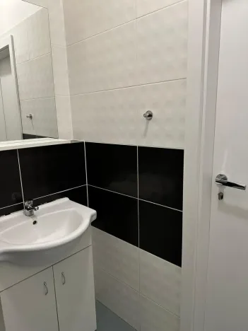 Pronájem kanceláře, Praha - Karlín, Křižíkova, 74 m2